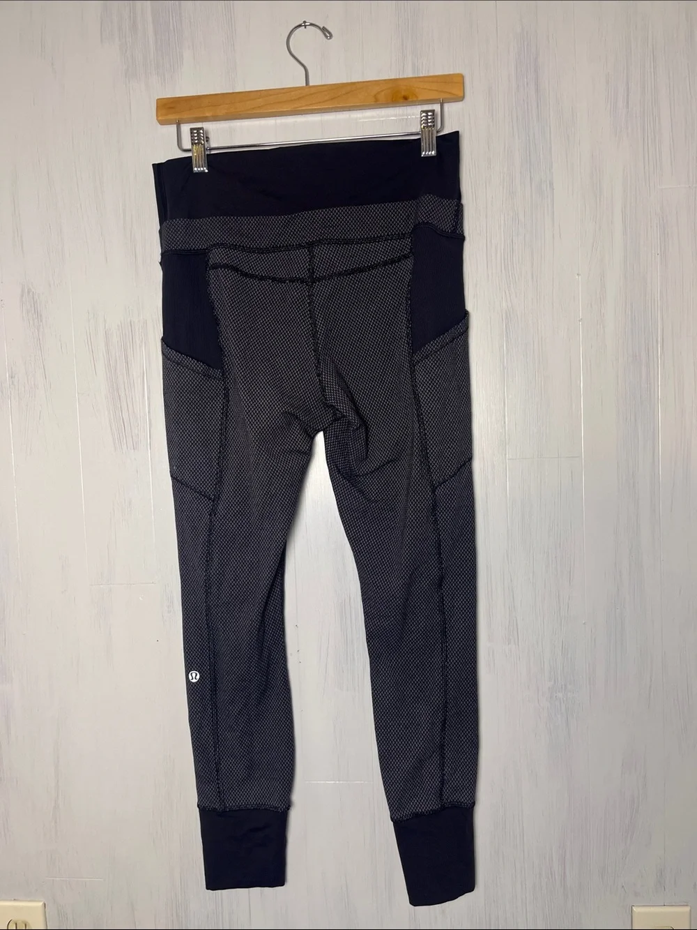 Lululemon En Route Crop Diamond Dot Black White Size 8